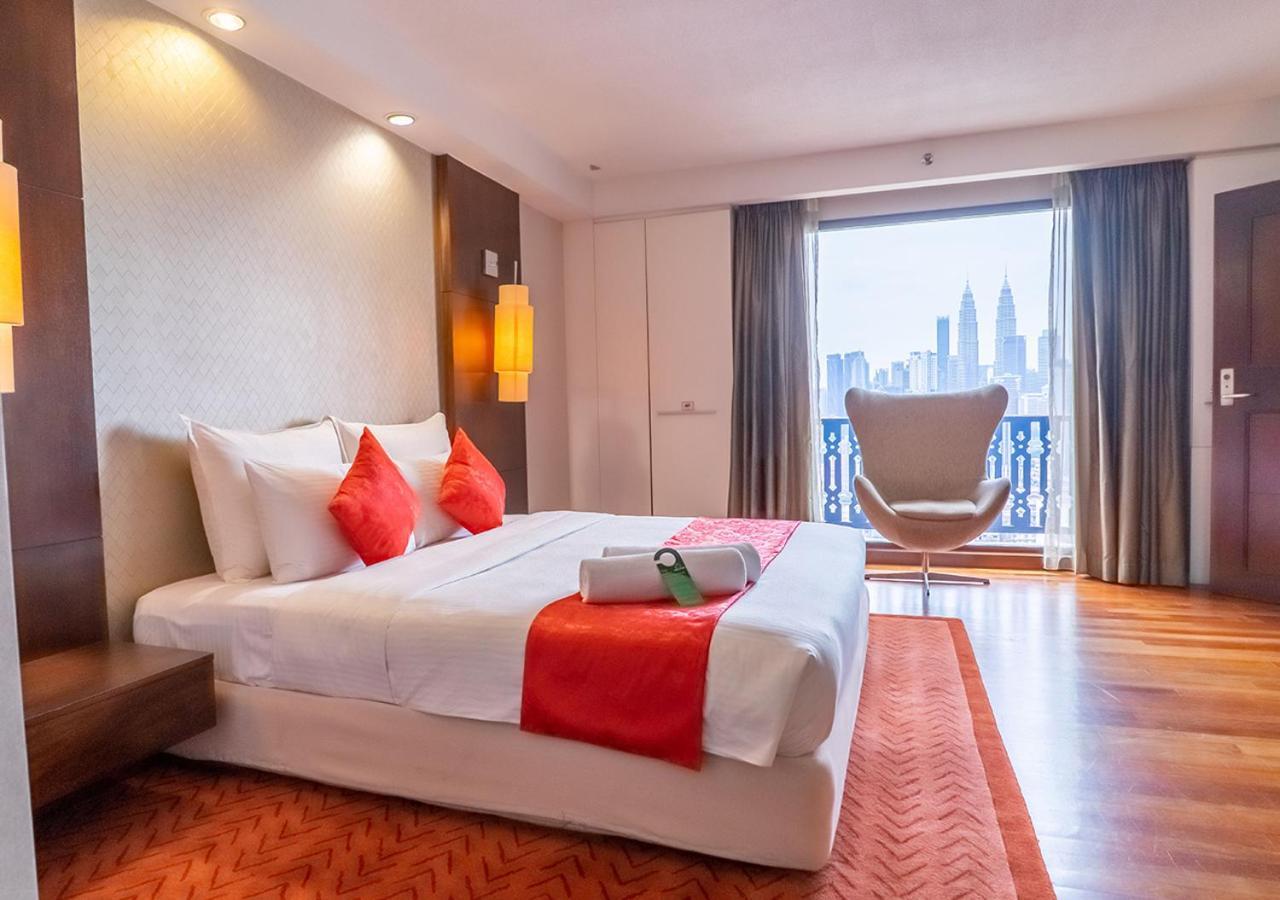 Executive Suite mit Kingsize-Bett und Zugang zur Lounge